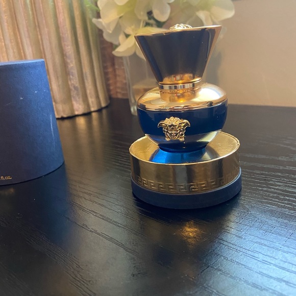 Versace - Picture 2 of 4